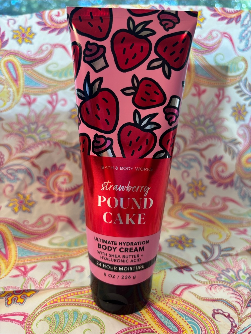 Bath & Body Works Strawberry Pound Cake Body Cream - Pink & Red